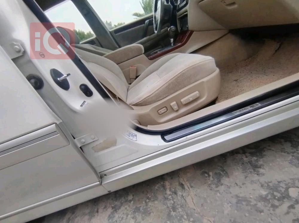 تۆیۆتا کراون